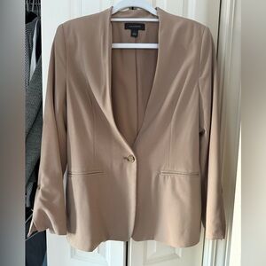 Halogen Women's suit size 6 blazer size 8 pants